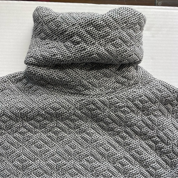 GAPFIT puffy quilted turtleneck sweatshirt sweater, women’s M. - Picture 3 of 10